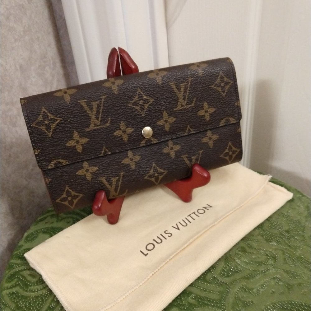 Louis Vuitton Sarah Monogram Wallet